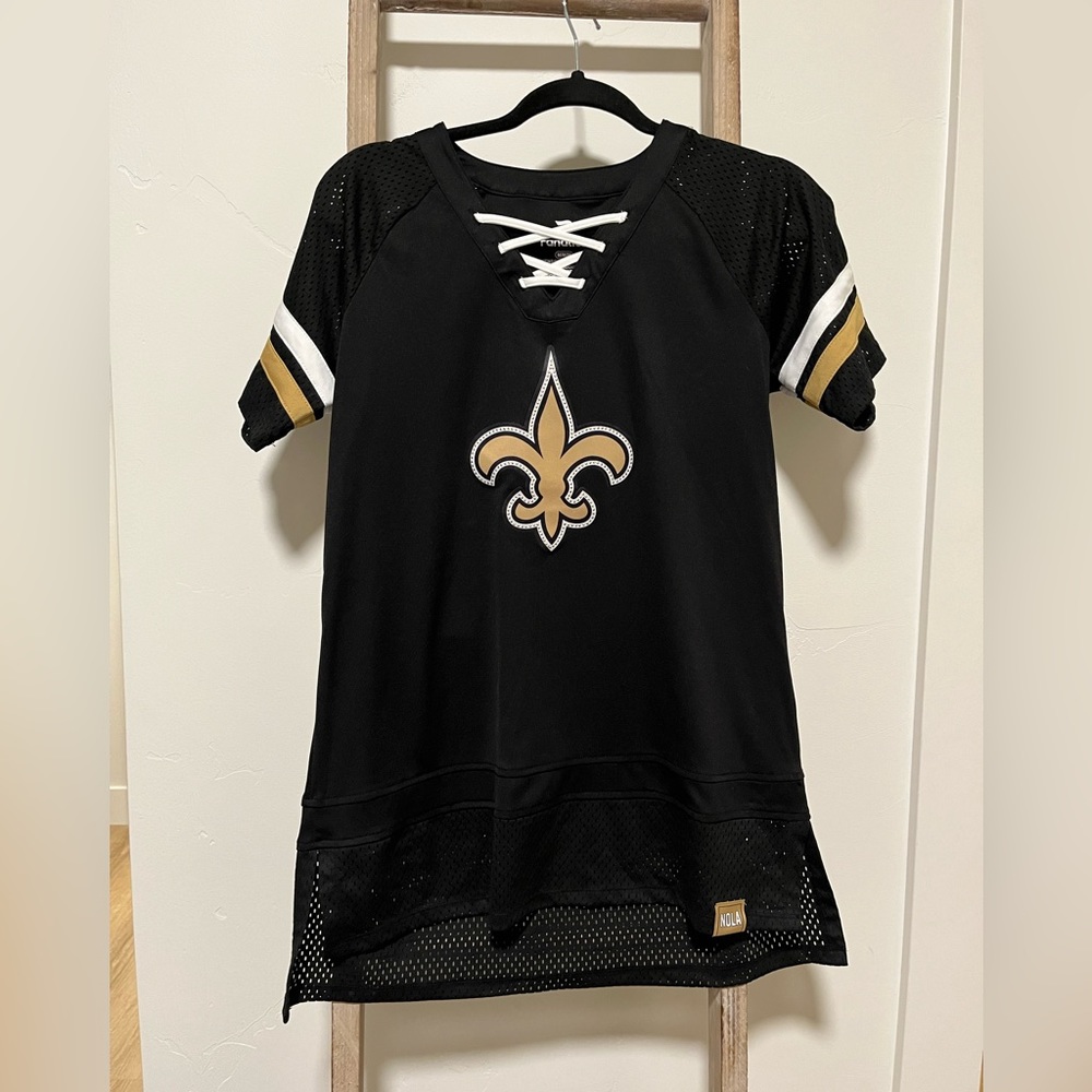 New Orleans Saints women’s shirt.